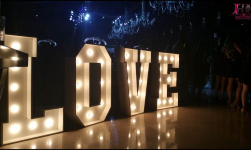 אותיות ענק מוארות