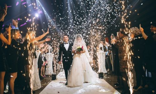 כניסה לחופה זיקוקים קרים